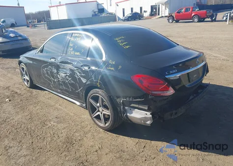 2015 Mercedes-Benz C 300 Sport 4Matic z USA, uszkodzony, nr VIN 55SWF4KB6FU027422